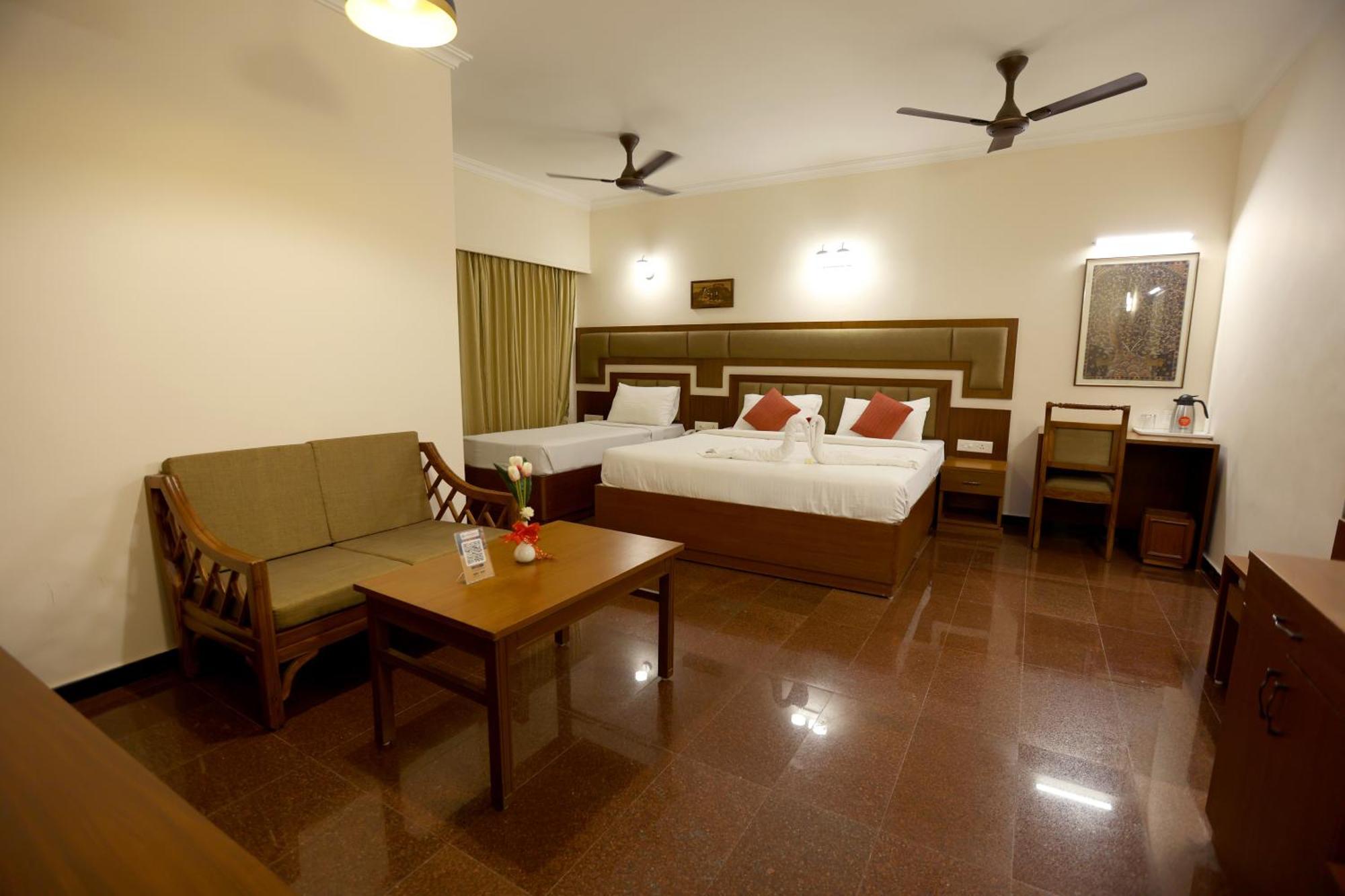 Breeze Residency Hotel Tiruchirappalli Kültér fotó